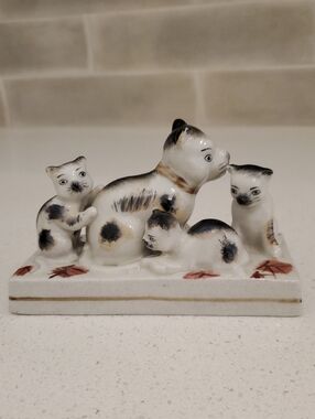 Vintage Cat with Kittens Porcelain Figuirine
